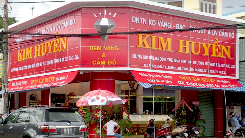 Mẫu mặt dựng ốp alu cho tiệm vàng